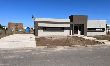 Casa en Venta en San Sebastian Tres Dormitorios CON Vista AL Jardin!!!
