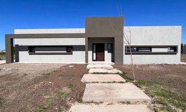 Casa en Venta en San Sebastian Tres Dormitorios CON Vista AL Jardin!!!