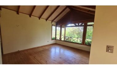 ACOGEDORA CASA EN MADERA,  Malloco,  Peñaflor