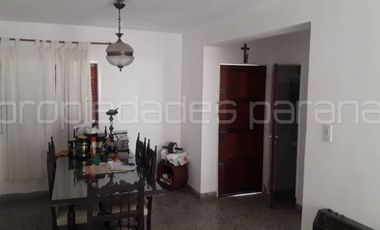 OPORTUNIDAD: VENDO COMODA CASA EN ZONA PARQUE - 3 Dormitorios y Cochera