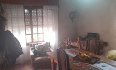 CASA SOBRE IMPORTANTE LOTE - PONTEVEDRA