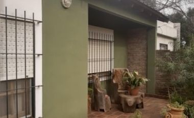 CASA SOBRE IMPORTANTE LOTE - PONTEVEDRA