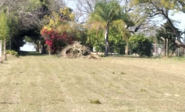 TERRENO + CASA A REFACCIONAR con PISCINA