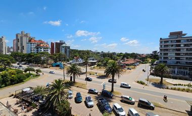 Excelente departamento de 4 ambientes zona Centro/Playa