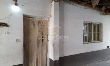 Casa con local comercial