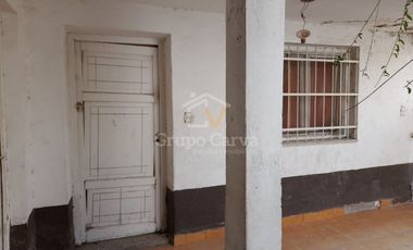 Casa con local comercial