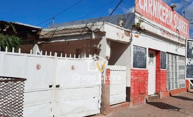 Casa con local comercial