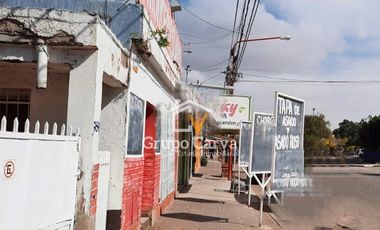 Casa con local comercial