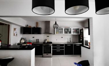 VENDO CASA 3 DORMITORIOS, GARAJE, PISCINA Y QUINCHO