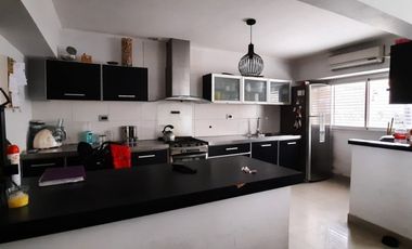 VENDO CASA 3 DORMITORIOS, GARAJE, PISCINA Y QUINCHO