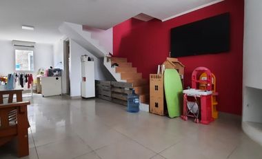 VENDO CASA 3 DORMITORIOS, GARAJE, PISCINA Y QUINCHO