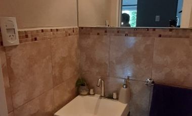 VENTA - CASA EN DOS PLANTAS 3 HABITACIONES - ZONA DON BOSCO Y GOBERNADOR CRESPO