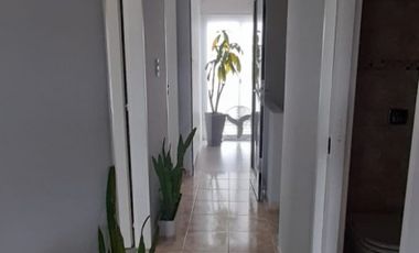 VENTA - CASA EN DOS PLANTAS 3 HABITACIONES - ZONA DON BOSCO Y GOBERNADOR CRESPO