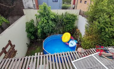 VENTA - CASA EN DOS PLANTAS 3 HABITACIONES - ZONA DON BOSCO Y GOBERNADOR CRESPO