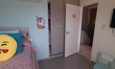 VENTA - CASA EN DOS PLANTAS 3 HABITACIONES - ZONA DON BOSCO Y GOBERNADOR CRESPO