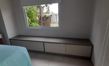 VENTA - CASA EN DOS PLANTAS 3 HABITACIONES - ZONA DON BOSCO Y GOBERNADOR CRESPO