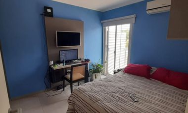 VENTA - CASA EN DOS PLANTAS 3 HABITACIONES - ZONA DON BOSCO Y GOBERNADOR CRESPO