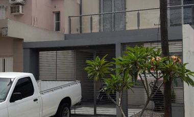 VENTA - CASA EN DOS PLANTAS 3 HABITACIONES - ZONA DON BOSCO Y GOBERNADOR CRESPO