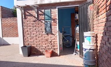 VENTA - CASA 2 HABITACIONES - ZONA GARRIGO Y PROVINCIAS UNIDAS