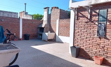 VENTA - CASA 2 HABITACIONES - ZONA GARRIGO Y PROVINCIAS UNIDAS