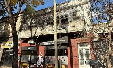 PH  Villa Ballester cuatro ambientes, frente, súper luminoso con patio, parrilla y pileta.