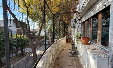 PH  Villa Ballester cuatro ambientes, frente, súper luminoso con patio, parrilla y pileta.