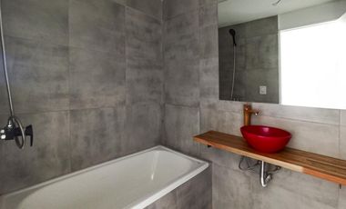 Departamento monoambiente con parrilla y frente a Tifón