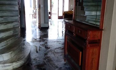 Casa a reciclar en Plaza Mitre. Ideal Inversores.