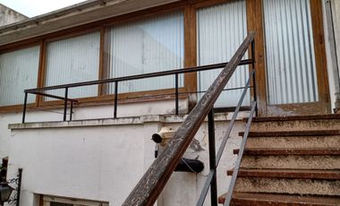 Casa a reciclar en Plaza Mitre. Ideal Inversores.