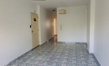 Departamento en ALQUILER de 2 dormis c/cochera desc. 9 y 59