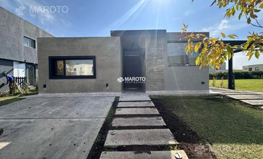 CASA EN VENTA EN BARRIO PUERTOS DEL LAGO ARAUCARIAS - MAROTO PROPIEDADES
