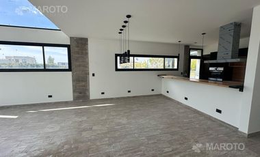 CASA EN VENTA EN BARRIO PUERTOS DEL LAGO ARAUCARIAS - MAROTO PROPIEDADES