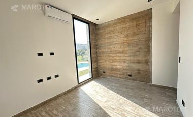 CASA EN VENTA EN BARRIO PUERTOS DEL LAGO ARAUCARIAS - MAROTO PROPIEDADES