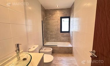 CASA EN VENTA EN BARRIO PUERTOS DEL LAGO ARAUCARIAS - MAROTO PROPIEDADES