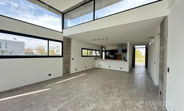 CASA EN VENTA EN BARRIO PUERTOS DEL LAGO ARAUCARIAS - MAROTO PROPIEDADES