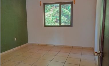 CASA CON JARDIN EN RENTA EN ACATITLAN