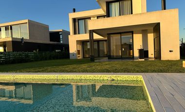 Casa en alquiler en el Barrio Costas, al lago  - Puertos / Escobar