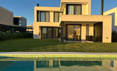 Casa en alquiler en el Barrio Costas, al lago  - Puertos / Escobar