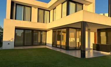 Casa en alquiler en el Barrio Costas, al lago  - Puertos / Escobar
