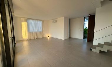 Casa en alquiler en el Barrio Costas, al lago  - Puertos / Escobar