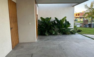 Casa en alquiler en el Barrio Costas, al lago  - Puertos / Escobar