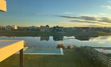 Casa en alquiler en el Barrio Costas, al lago  - Puertos / Escobar