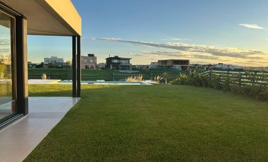 Casa en alquiler en el Barrio Costas, al lago  - Puertos / Escobar
