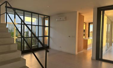 Casa en alquiler en el Barrio Costas, al lago  - Puertos / Escobar