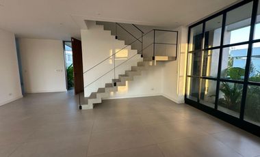 Casa en alquiler en el Barrio Costas, al lago  - Puertos / Escobar
