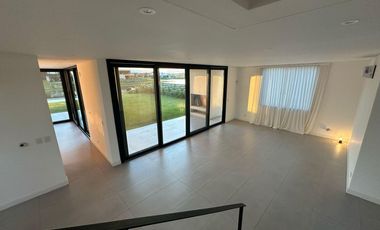 Casa en alquiler en el Barrio Costas, al lago  - Puertos / Escobar