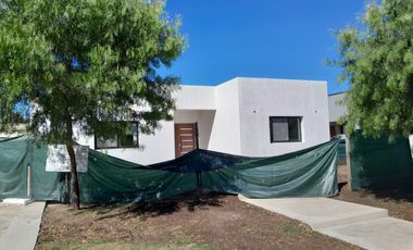 HERMOSA CASA A ESTRENAR EN VENTA - PILAR DEL ESTE - BARRIO SAN RAMON