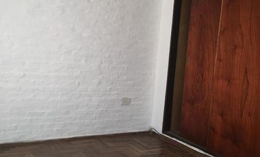 Depto. de 3 amb. c/patio y entrada de auto, próximo a Av. Alte Brown y a Estación Temperley