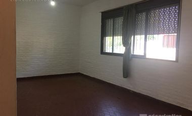 Depto. de 3 amb. c/patio y entrada de auto, próximo a Av. Alte Brown y a Estación Temperley