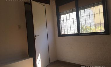 Depto. de 3 amb. c/patio y entrada de auto, próximo a Av. Alte Brown y a Estación Temperley